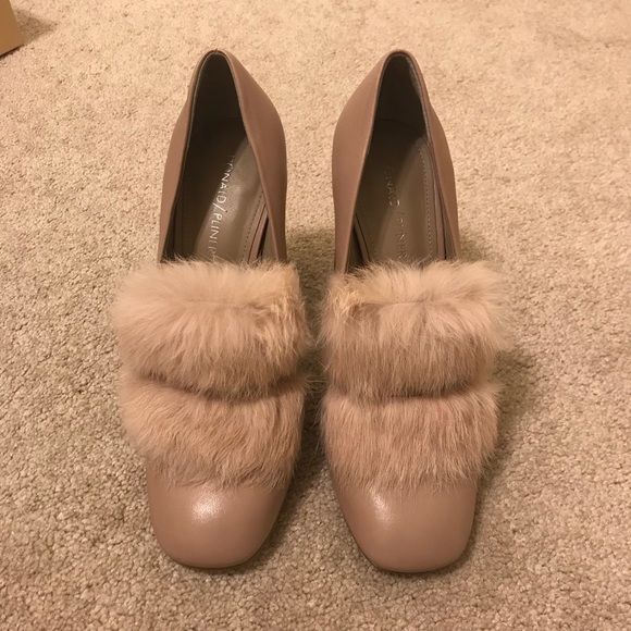 Donald Pliner Napa leather and rabbit fur pump - Picture 2 of 8
